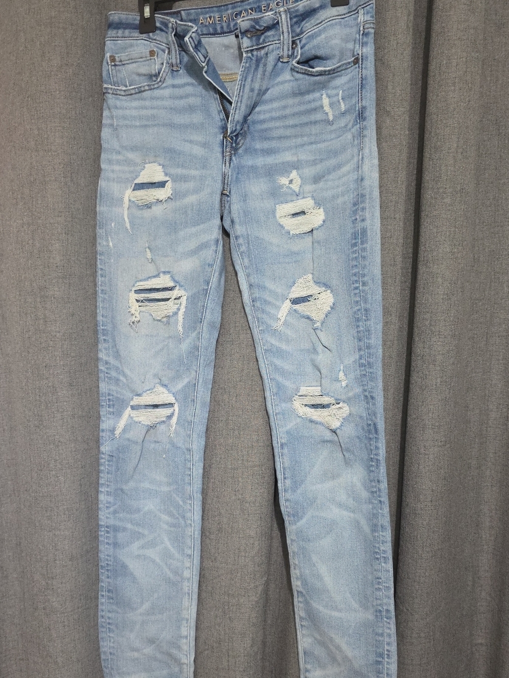 American Eagle Outfitters Men's Light Wash Distressed Skinny Jeans